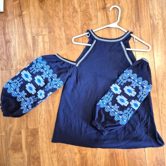 NWT Sugar Lips Women’s Navy Blue Embroidered Cold Shoulder Blouse – Size XS - Picture 6 of 7